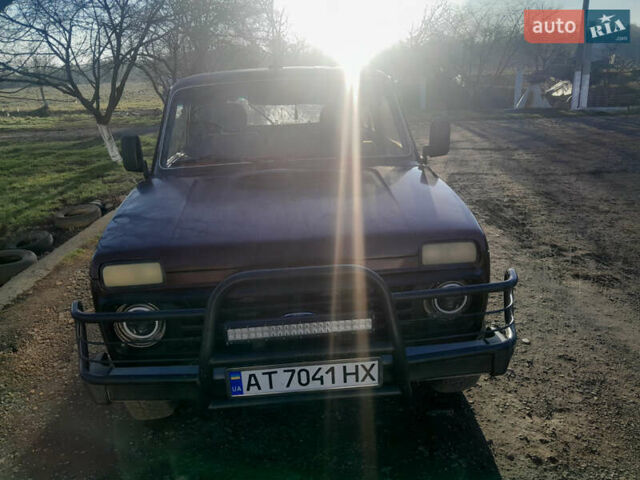 Красный ВАЗ 21214, объемом двигателя 1.7 л и пробегом 278 тыс. км за 2300 $, фото 3 на Automoto.ua