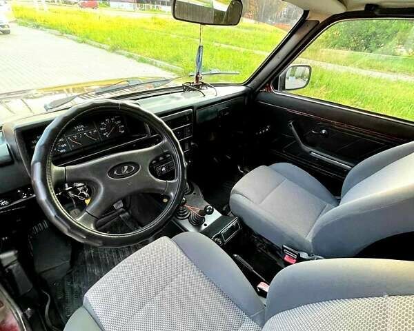 Червоний ВАЗ 21214, об'ємом двигуна 1.7 л та пробігом 217 тис. км за 2800 $, фото 5 на Automoto.ua