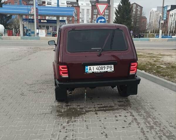 Красный ВАЗ 21214, объемом двигателя 1.7 л и пробегом 5 тыс. км за 4800 $, фото 3 на Automoto.ua