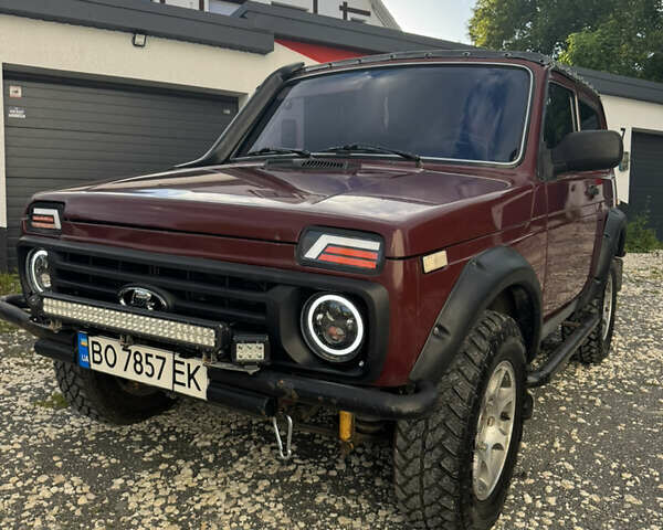 Красный ВАЗ 21214, объемом двигателя 1.7 л и пробегом 186 тыс. км за 4200 $, фото 1 на Automoto.ua