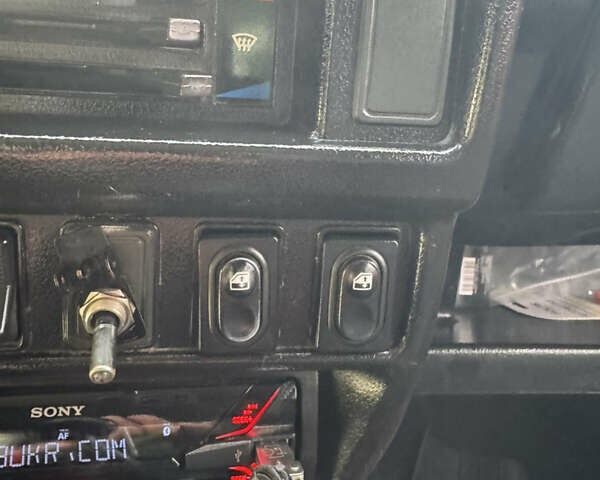 Красный ВАЗ 21214, объемом двигателя 1.7 л и пробегом 186 тыс. км за 4200 $, фото 23 на Automoto.ua