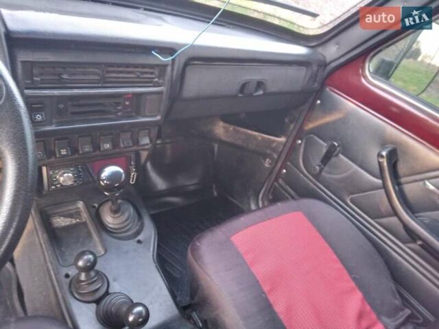 Красный ВАЗ 21214, объемом двигателя 1.7 л и пробегом 160 тыс. км за 3500 $, фото 1 на Automoto.ua