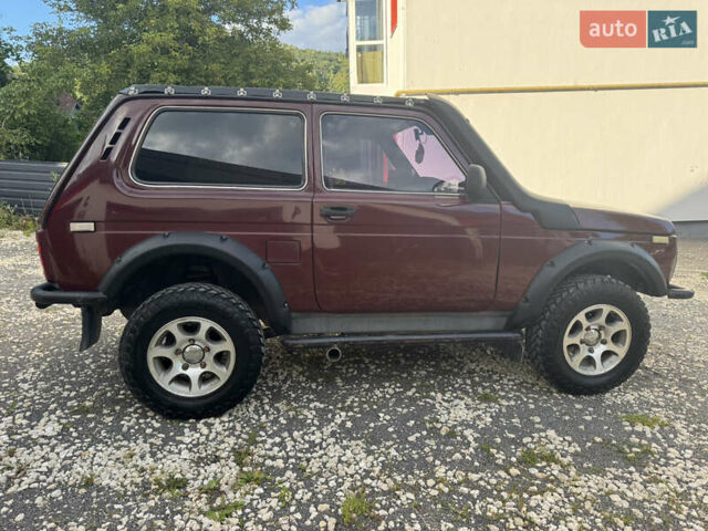 Красный ВАЗ 21214, объемом двигателя 1.7 л и пробегом 186 тыс. км за 4200 $, фото 10 на Automoto.ua