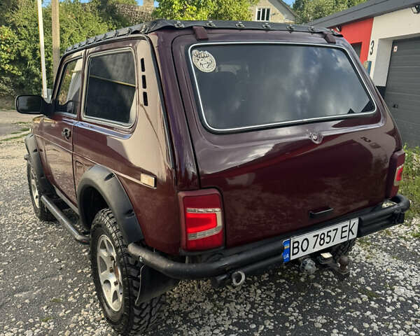 Красный ВАЗ 21214, объемом двигателя 1.7 л и пробегом 186 тыс. км за 4200 $, фото 7 на Automoto.ua