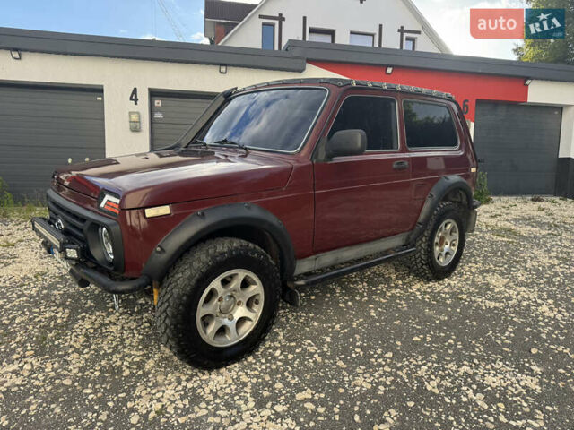 Красный ВАЗ 21214, объемом двигателя 1.7 л и пробегом 186 тыс. км за 4200 $, фото 5 на Automoto.ua