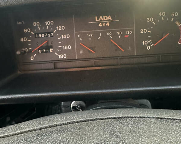 Красный ВАЗ 21214, объемом двигателя 1.7 л и пробегом 185 тыс. км за 4200 $, фото 14 на Automoto.ua