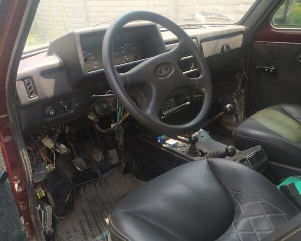 Красный ВАЗ 21214, объемом двигателя 1.7 л и пробегом 211 тыс. км за 3650 $, фото 1 на Automoto.ua