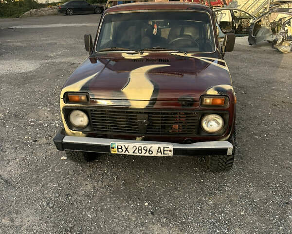 Красный ВАЗ 21214, объемом двигателя 1.7 л и пробегом 185 тыс. км за 4200 $, фото 1 на Automoto.ua