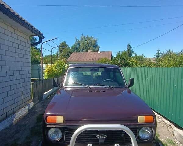 Красный ВАЗ 21214, объемом двигателя 1.7 л и пробегом 130 тыс. км за 3535 $, фото 11 на Automoto.ua