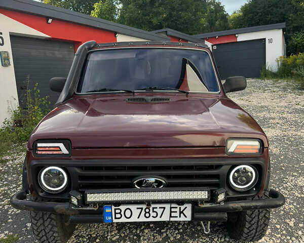 Красный ВАЗ 21214, объемом двигателя 1.7 л и пробегом 186 тыс. км за 4200 $, фото 3 на Automoto.ua