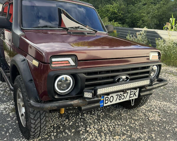 Красный ВАЗ 21214, объемом двигателя 1.7 л и пробегом 186 тыс. км за 4200 $, фото 12 на Automoto.ua