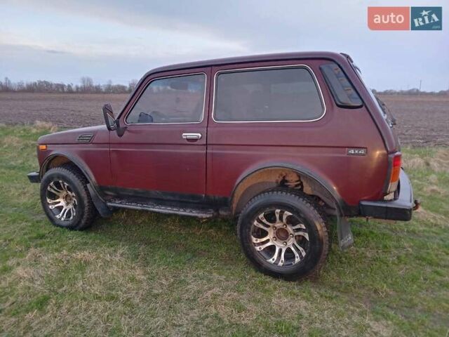 Красный ВАЗ 21214, объемом двигателя 1.7 л и пробегом 160 тыс. км за 3500 $, фото 5 на Automoto.ua