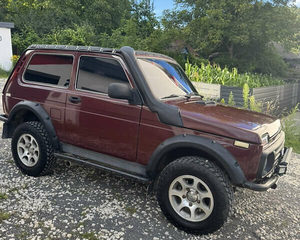 Красный ВАЗ 21214, объемом двигателя 1.7 л и пробегом 186 тыс. км за 4200 $, фото 11 на Automoto.ua