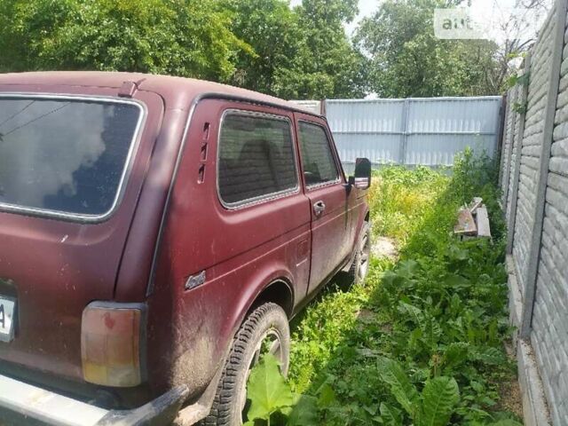 Красный ВАЗ 21214, объемом двигателя 1.7 л и пробегом 211 тыс. км за 3650 $, фото 2 на Automoto.ua