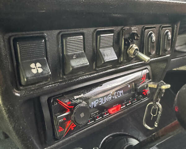 Красный ВАЗ 21214, объемом двигателя 1.7 л и пробегом 186 тыс. км за 4200 $, фото 24 на Automoto.ua