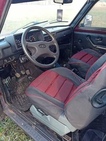 Красный ВАЗ 21214, объемом двигателя 1.7 л и пробегом 179 тыс. км за 3700 $, фото 8 на Automoto.ua