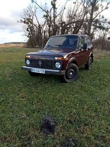 Красный ВАЗ 21214, объемом двигателя 1.7 л и пробегом 179 тыс. км за 3700 $, фото 1 на Automoto.ua