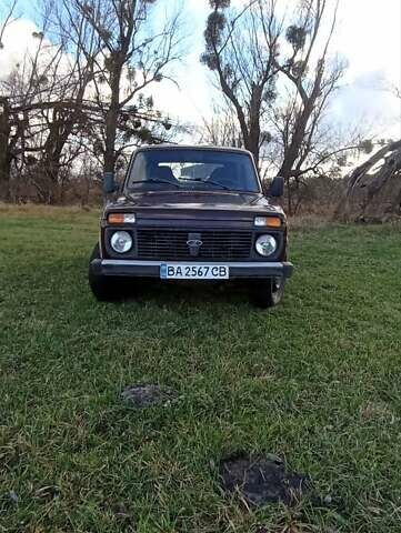 Красный ВАЗ 21214, объемом двигателя 1.7 л и пробегом 179 тыс. км за 3700 $, фото 2 на Automoto.ua