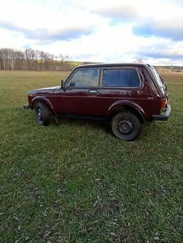 Красный ВАЗ 21214, объемом двигателя 1.7 л и пробегом 179 тыс. км за 3700 $, фото 4 на Automoto.ua