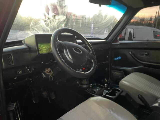 Красный ВАЗ 21214, объемом двигателя 1.7 л и пробегом 219 тыс. км за 2900 $, фото 7 на Automoto.ua