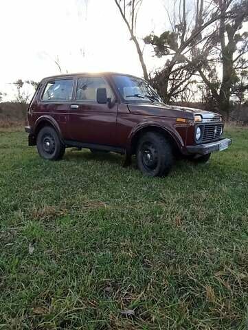 Красный ВАЗ 21214, объемом двигателя 1.7 л и пробегом 179 тыс. км за 3700 $, фото 3 на Automoto.ua