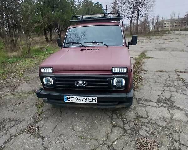 Красный ВАЗ 21214, объемом двигателя 1.7 л и пробегом 150 тыс. км за 4500 $, фото 1 на Automoto.ua