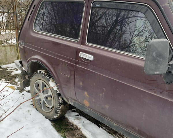 Красный ВАЗ 21214, объемом двигателя 1.7 л и пробегом 133 тыс. км за 4000 $, фото 3 на Automoto.ua