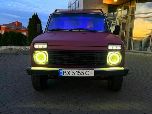 Красный ВАЗ 21214, объемом двигателя 1.7 л и пробегом 219 тыс. км за 2900 $, фото 2 на Automoto.ua