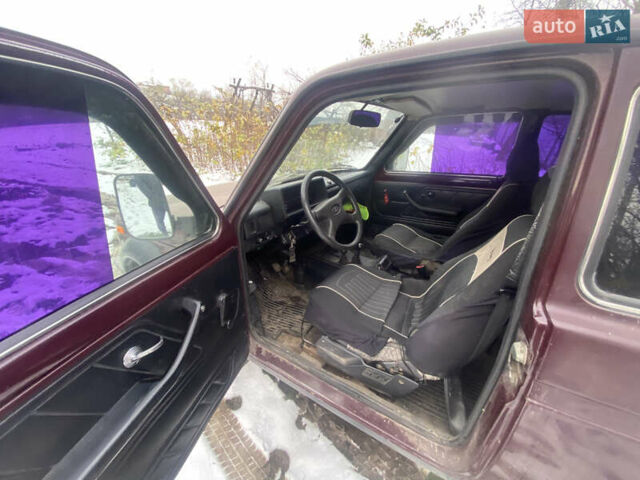 Красный ВАЗ 21214, объемом двигателя 1.7 л и пробегом 133 тыс. км за 4000 $, фото 6 на Automoto.ua