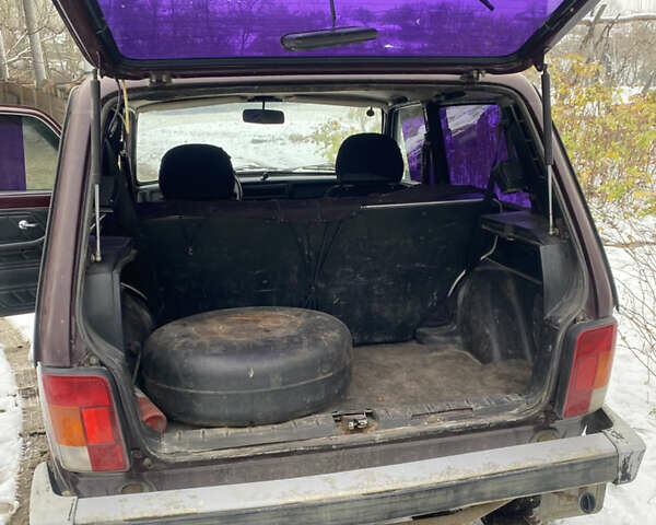 Красный ВАЗ 21214, объемом двигателя 1.7 л и пробегом 133 тыс. км за 4000 $, фото 4 на Automoto.ua