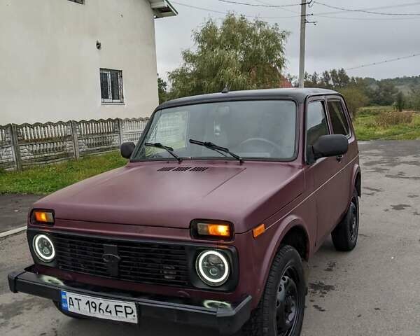 Красный ВАЗ 21214, объемом двигателя 1.7 л и пробегом 125 тыс. км за 2999 $, фото 6 на Automoto.ua