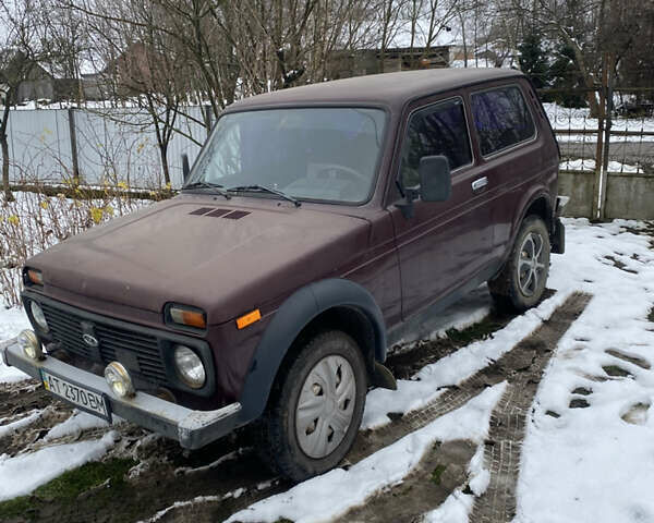 Красный ВАЗ 21214, объемом двигателя 1.7 л и пробегом 133 тыс. км за 4000 $, фото 2 на Automoto.ua