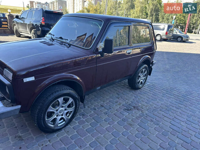 Красный ВАЗ 21214, объемом двигателя 1.6 л и пробегом 200 тыс. км за 4777 $, фото 1 на Automoto.ua
