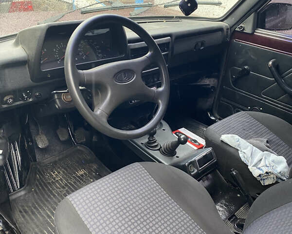 Красный ВАЗ 21214, объемом двигателя 1.7 л и пробегом 184 тыс. км за 3800 $, фото 10 на Automoto.ua