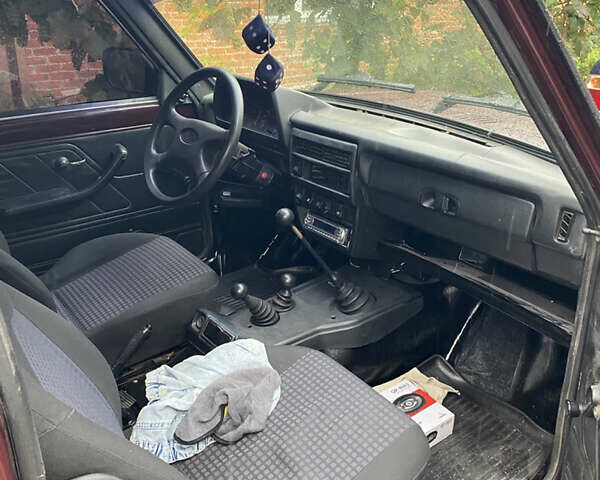 Красный ВАЗ 21214, объемом двигателя 1.7 л и пробегом 184 тыс. км за 3800 $, фото 11 на Automoto.ua