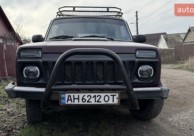 Красный ВАЗ 21214, объемом двигателя 1.69 л и пробегом 80 тыс. км за 3500 $, фото 2 на Automoto.ua