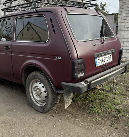 Красный ВАЗ 21214, объемом двигателя 1.69 л и пробегом 80 тыс. км за 3500 $, фото 3 на Automoto.ua