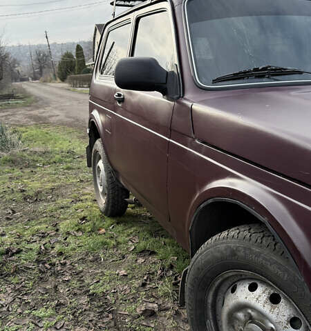 Красный ВАЗ 21214, объемом двигателя 1.69 л и пробегом 80 тыс. км за 3500 $, фото 6 на Automoto.ua