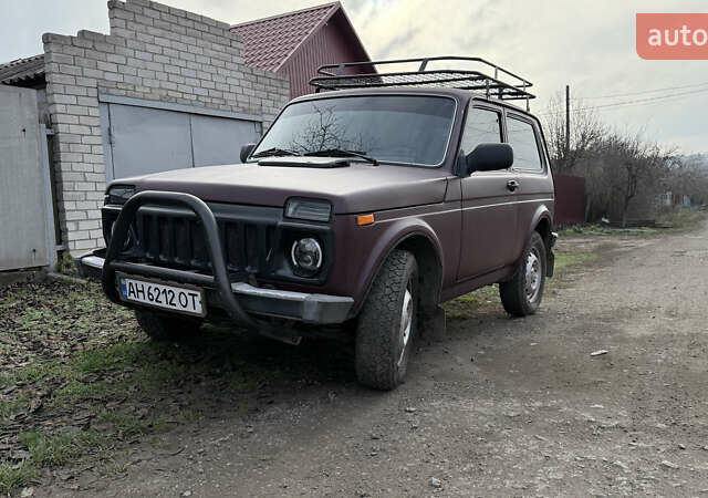 Красный ВАЗ 21214, объемом двигателя 1.69 л и пробегом 80 тыс. км за 3500 $, фото 1 на Automoto.ua