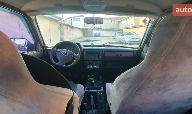 Красный ВАЗ 21214, объемом двигателя 1.69 л и пробегом 105 тыс. км за 3500 $, фото 7 на Automoto.ua