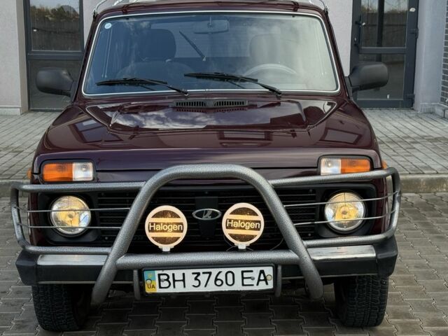 Красный ВАЗ 21214, объемом двигателя 1.7 л и пробегом 60 тыс. км за 4950 $, фото 3 на Automoto.ua