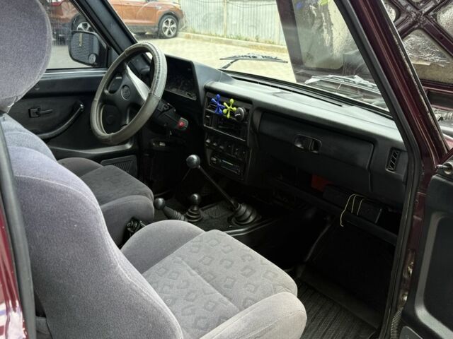 Красный ВАЗ 21214, объемом двигателя 1.7 л и пробегом 60 тыс. км за 4950 $, фото 16 на Automoto.ua