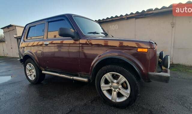 Красный ВАЗ 21214, объемом двигателя 1.69 л и пробегом 105 тыс. км за 3500 $, фото 3 на Automoto.ua