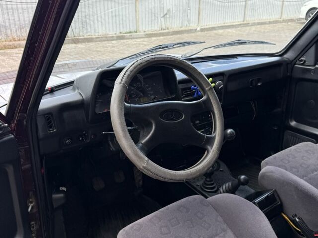 Красный ВАЗ 21214, объемом двигателя 1.7 л и пробегом 60 тыс. км за 4950 $, фото 11 на Automoto.ua