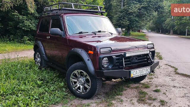 Красный ВАЗ 21214, объемом двигателя 1.7 л и пробегом 49 тыс. км за 6400 $, фото 4 на Automoto.ua