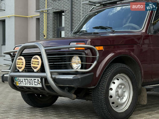 Червоний ВАЗ 21214, об'ємом двигуна 1.7 л та пробігом 60 тис. км за 4950 $, фото 9 на Automoto.ua