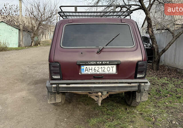 Красный ВАЗ 21214, объемом двигателя 1.69 л и пробегом 80 тыс. км за 3500 $, фото 4 на Automoto.ua