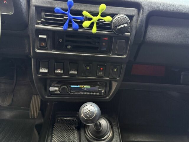 Красный ВАЗ 21214, объемом двигателя 1.7 л и пробегом 60 тыс. км за 4950 $, фото 13 на Automoto.ua