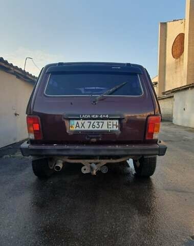 Красный ВАЗ 21214, объемом двигателя 1.69 л и пробегом 105 тыс. км за 3500 $, фото 4 на Automoto.ua