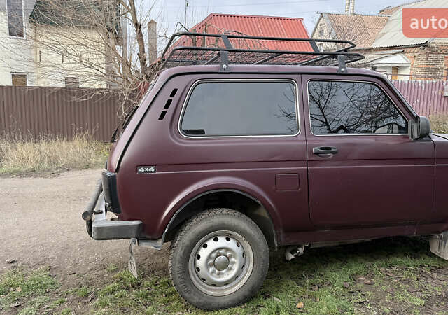 Красный ВАЗ 21214, объемом двигателя 1.69 л и пробегом 80 тыс. км за 3500 $, фото 5 на Automoto.ua